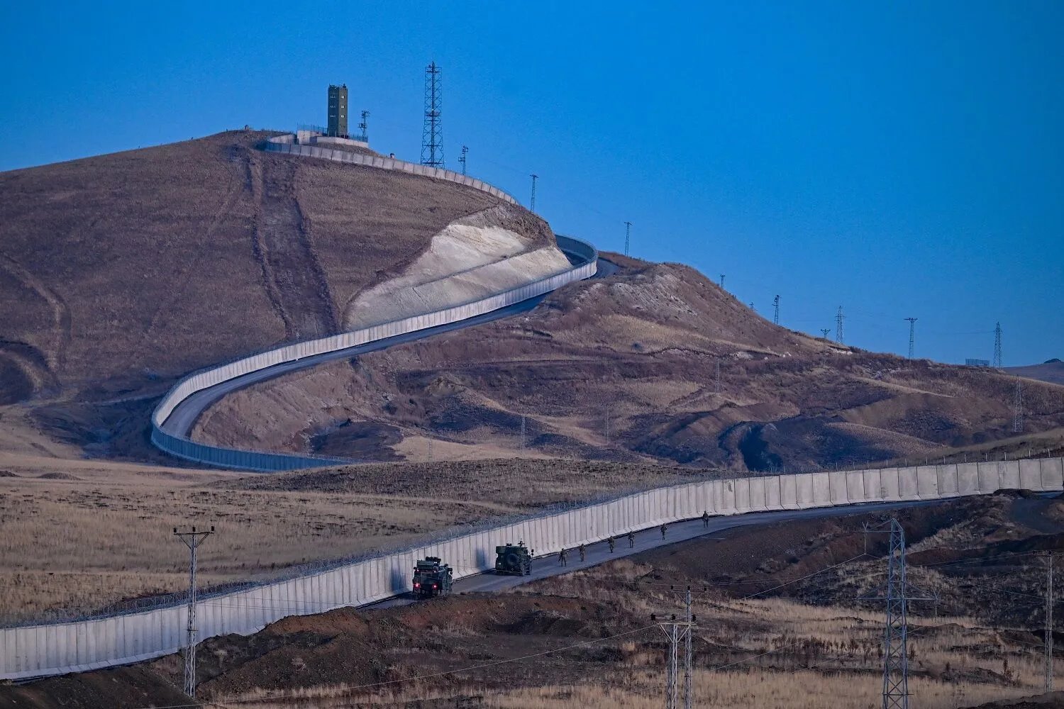 Van Sınırında Güvenlik Duvarı Tamamlanıyor, Kaçak Geçişler %90 Azaldı!