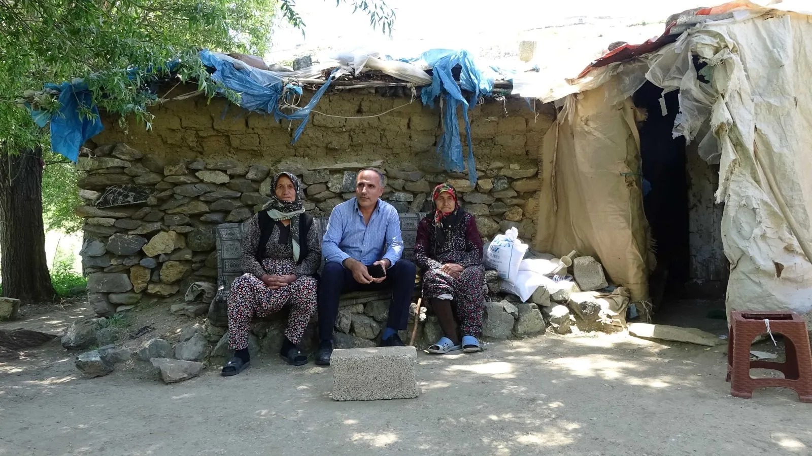 HAKKARİ'DE 30 YIL SONRA KÖYLERİNE GERİ DÖNÜYORLAR