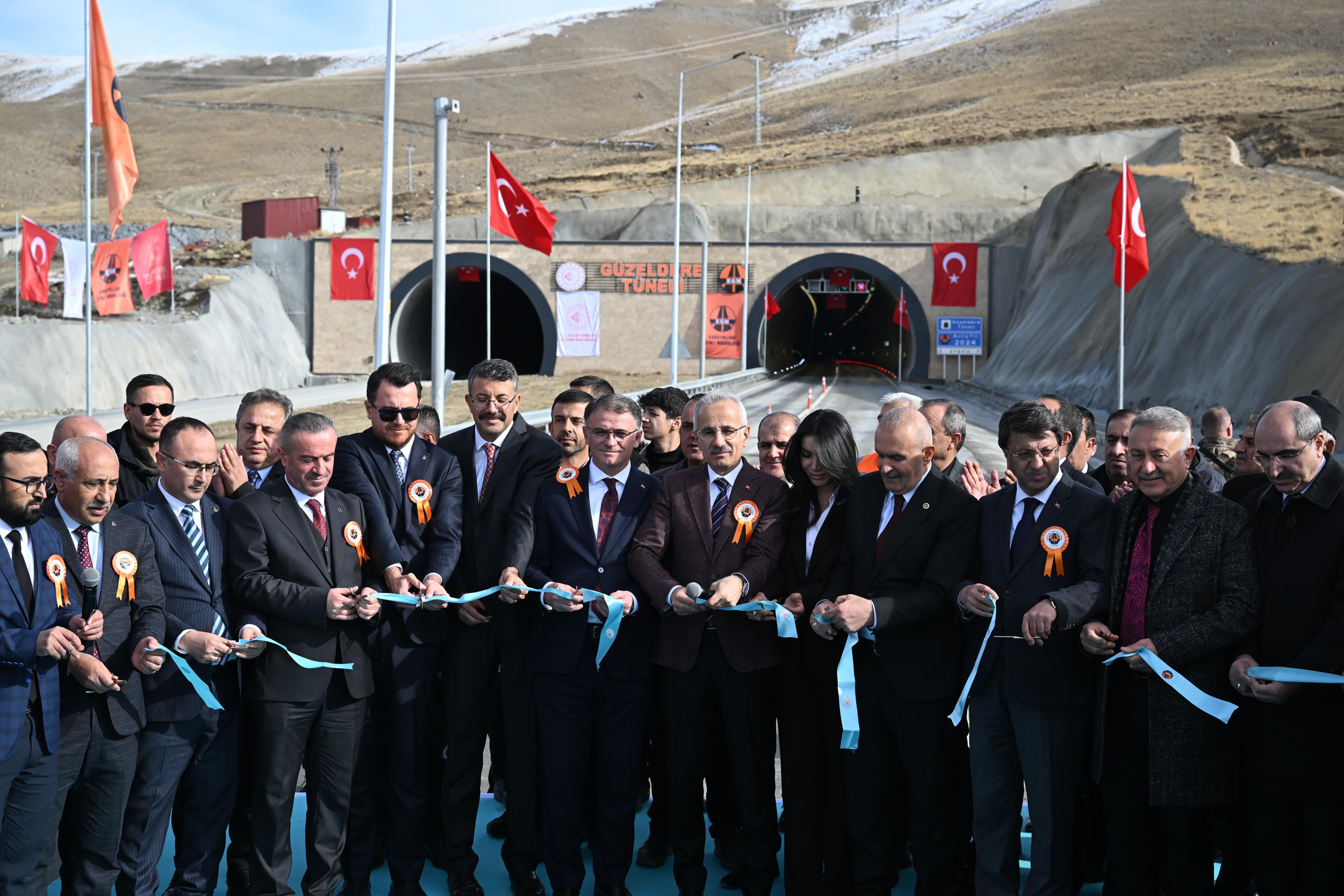 32 Virajlar Tarih Oldu: Güzeldere Tüneli Hizmete Açıldı