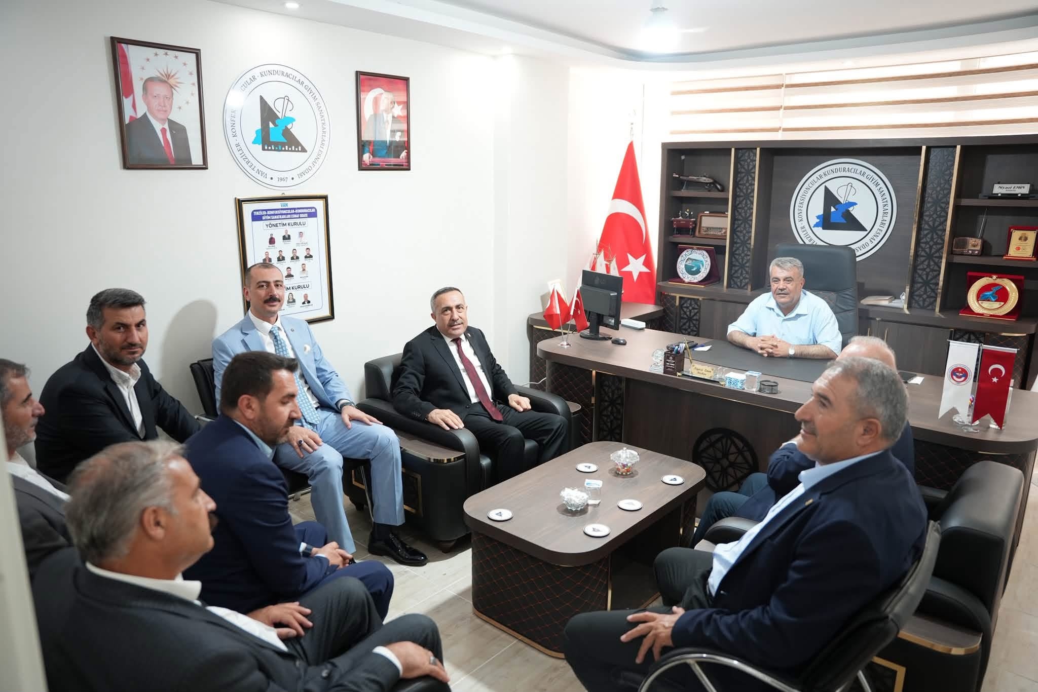 AK Parti Van'dan kurum ve esnaf ziyaretleri