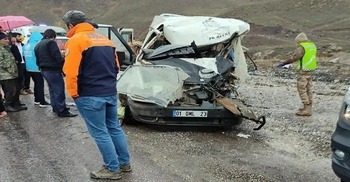 Van-Hakkari yolunda kaza: 3 kişi öldü