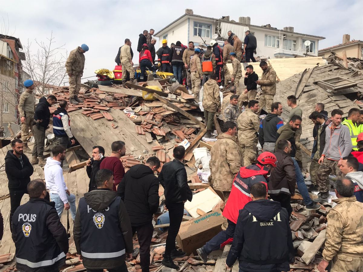 Malatya'da  deprem 5.6 ; 1 kişi öldü 69 kişi yaralandı