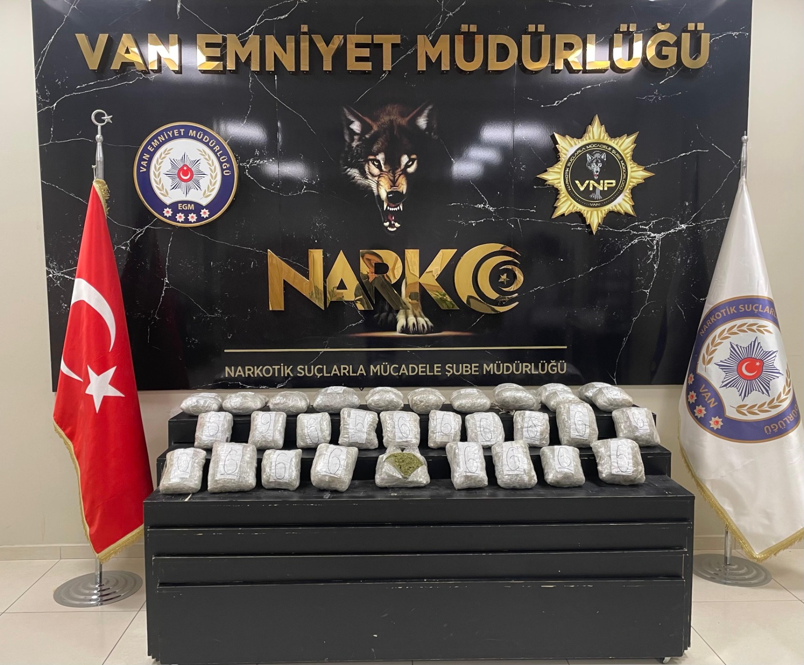 Van'da 12.9 Kilogram Esrar Ele Geçirildi, 1 Kişi Tutuklandı