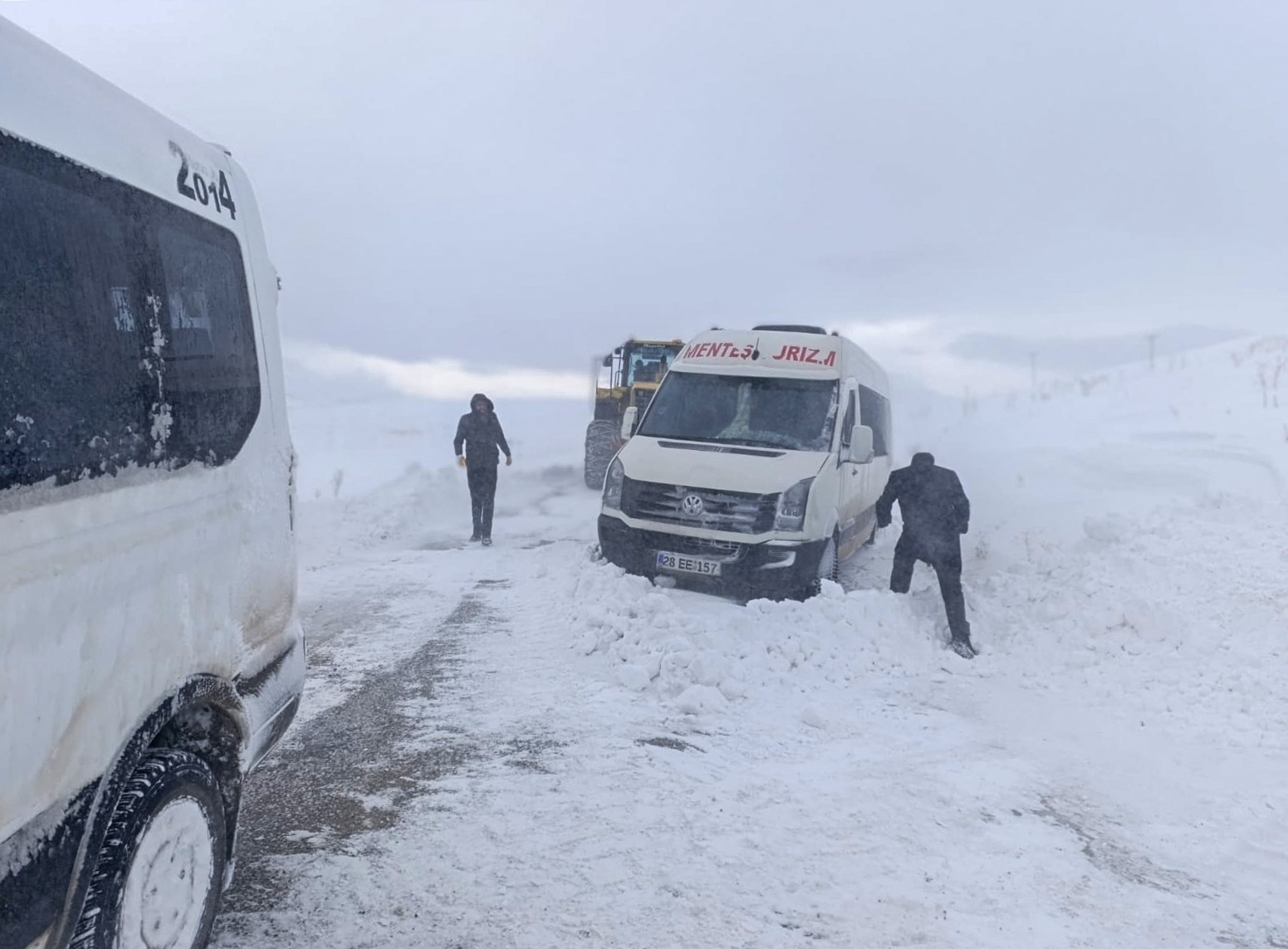 Van’da Kar Yağışı: Araçlar ve Öğrenciler Mahsur Kaldı