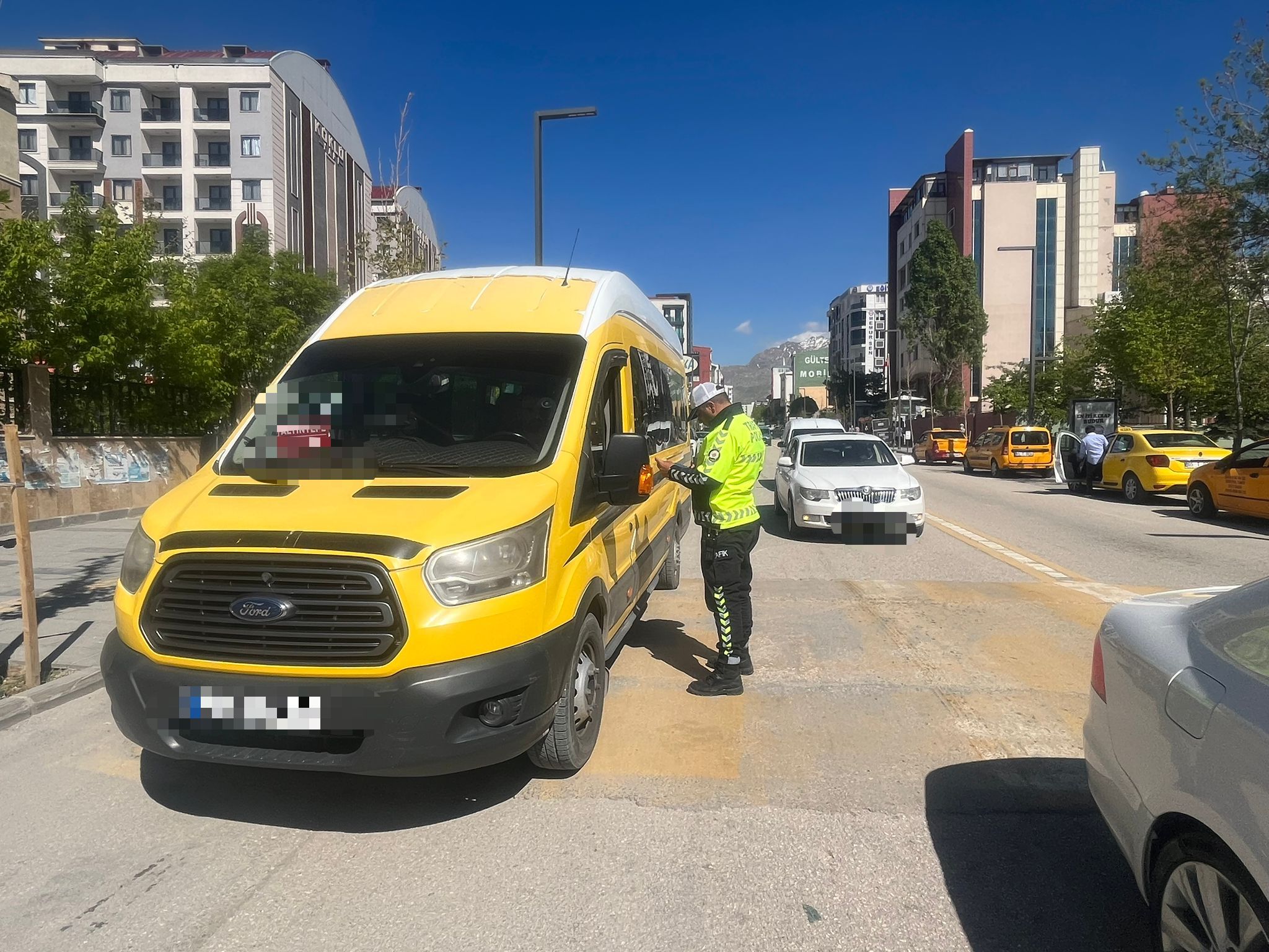 Van’da kuralları İhlal eden 8 araç Trafikten men edildi