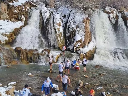 KIŞIN SOĞUĞUNA MEYDAN OKUYAN AKTİVİSTLER 