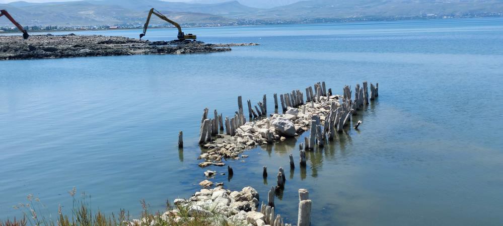 Suyun altında kalan 1 asırlık iskele ortaya çıktı 