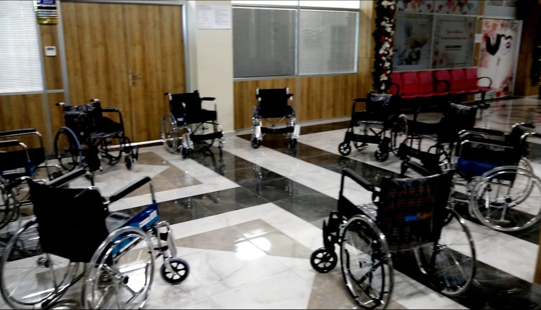 Tuşba Belediyesinden  Engellilere tekerlekli sandalye 