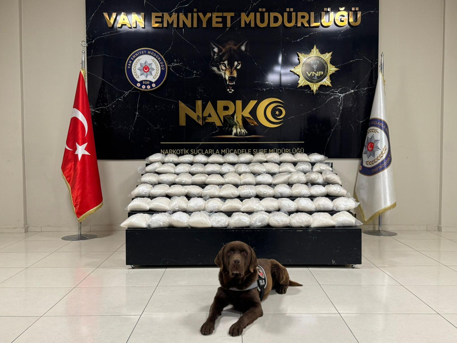 Van'da 143 Kilogram Metamfetamin Ele Geçirildi, 2 Şüpheli Tutuklandı