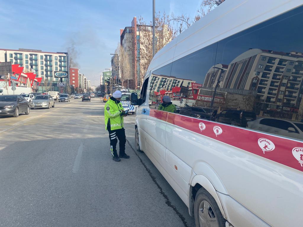 Van’da son bir haftada kuralları İhlal eden 11 araç trafikten men edildi