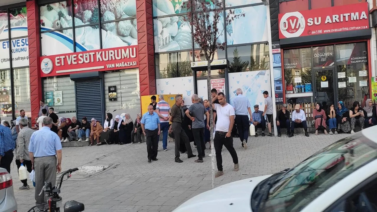 Van'da çile kuyruğu 