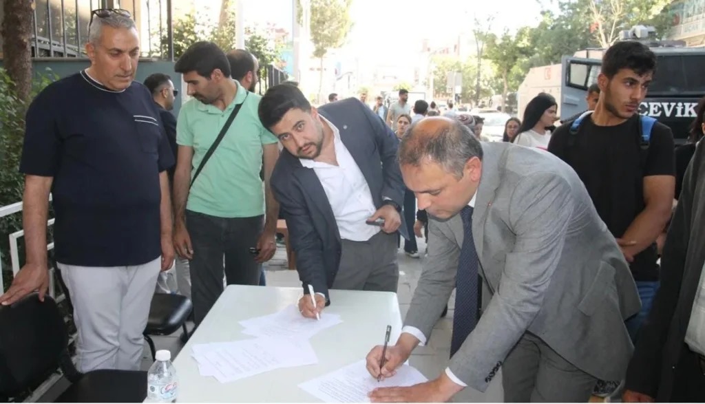 Yeni Yol Uyardı: Tehlike Kapıda, Harekete Geçin