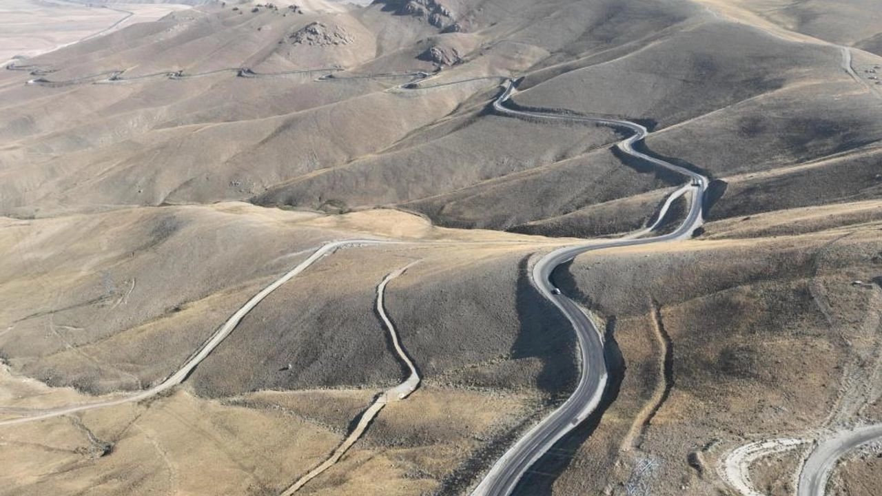 Van'ın gizemli kıvrımlı yolu: Hangi ilçemizin sınırlarında bulunur?