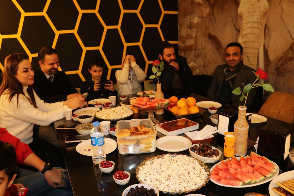 İranlılar  ‘Şebi Yelda’ gecesinde Van’da bir araya geldi